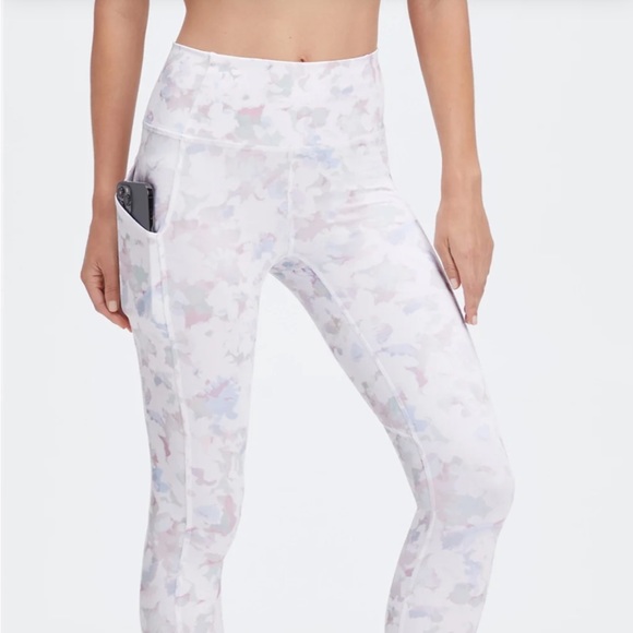 Fabletics Pants - Fabletics Oasis high-waisted 7/8 legging size S